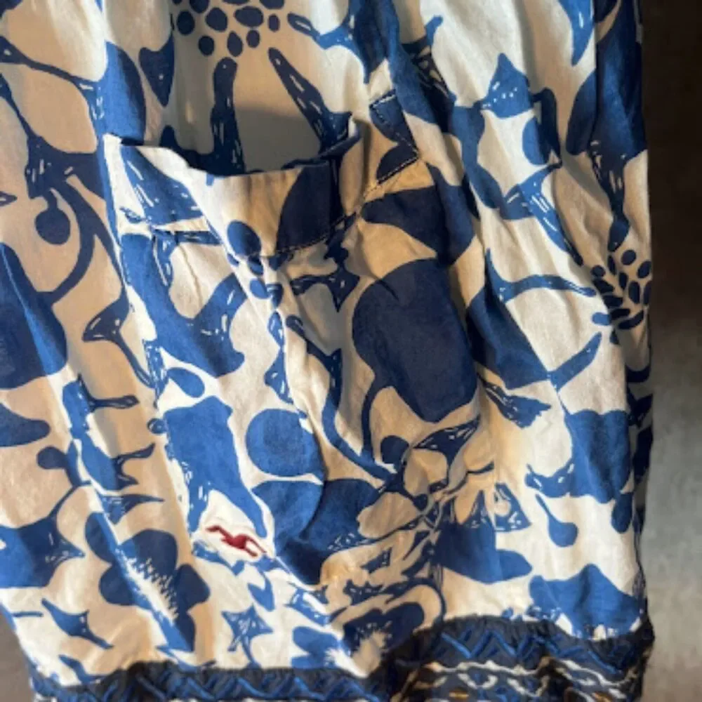 Hollister Blue and White‎ Floral Mini Skirt Size Small
